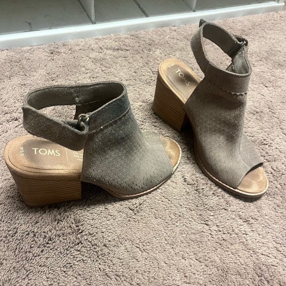 Toms block heel open toe bootie. Gently worn in great condition. - Picture 1 of 3